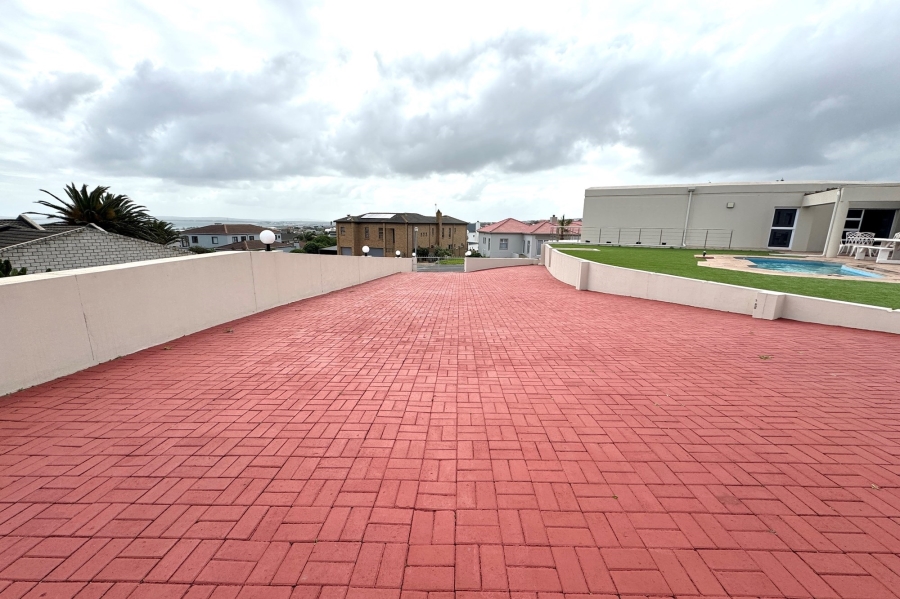6 Bedroom Property for Sale in Myburgh Park Western Cape